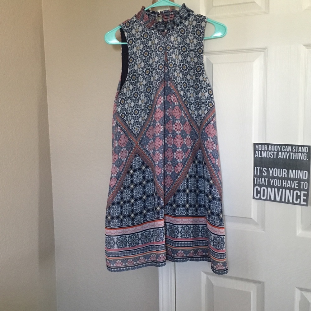 A collared pattern dress